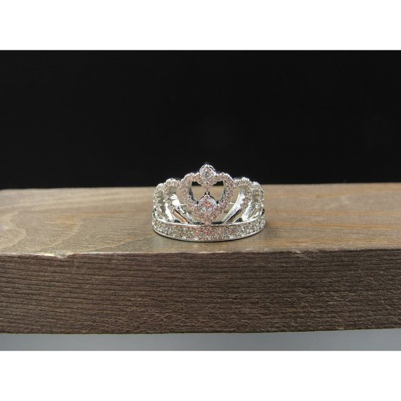 Size 8.25 Sterling Silver Beautiful Crown Cubic Zirconia Band Ring - Picture 1 of 9